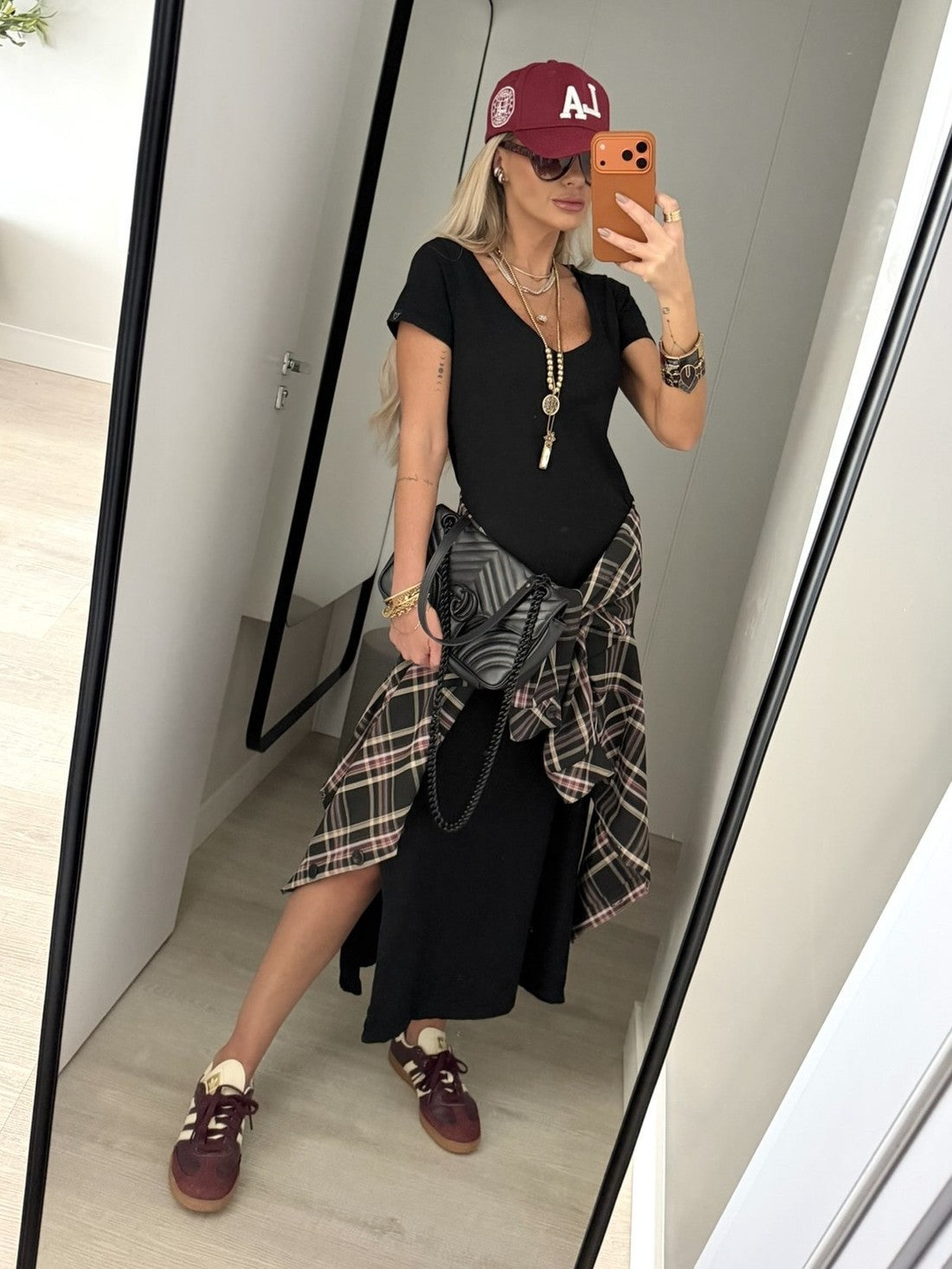 Vestido Midi V Manga Curta Preto