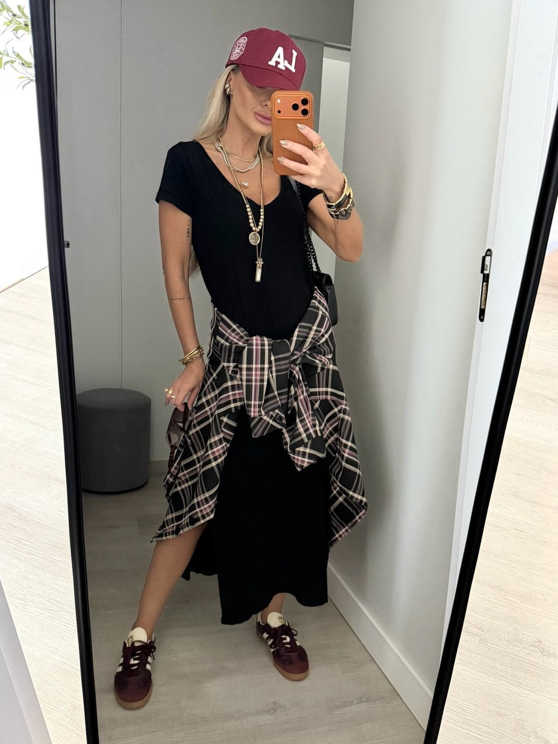 Vestido Midi V Manga Curta Preto
